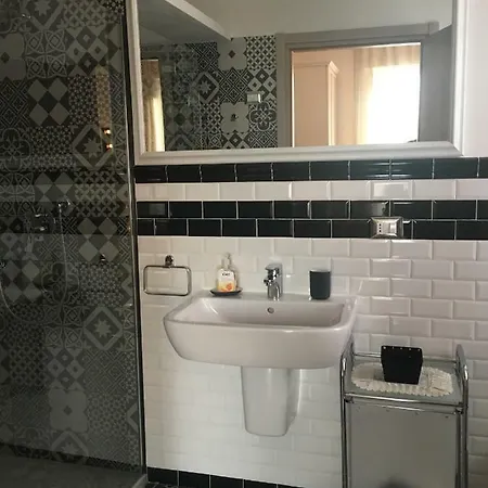 Oda ve Kahvaltı Zonatortona *